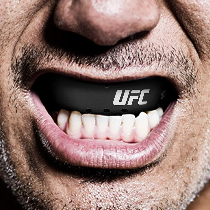 Боксерская капа Opro Gold Level UFC