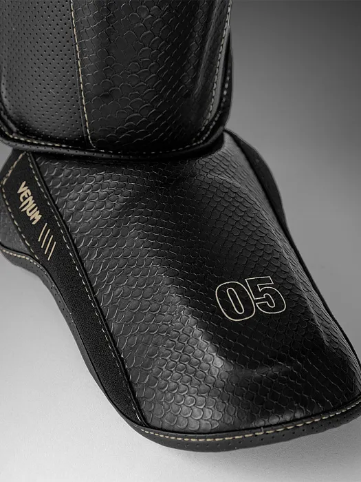 Щитки Venum Impact Evo Scales Black