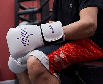 C161 Перчатки боксерские Clinch Undefeated белые