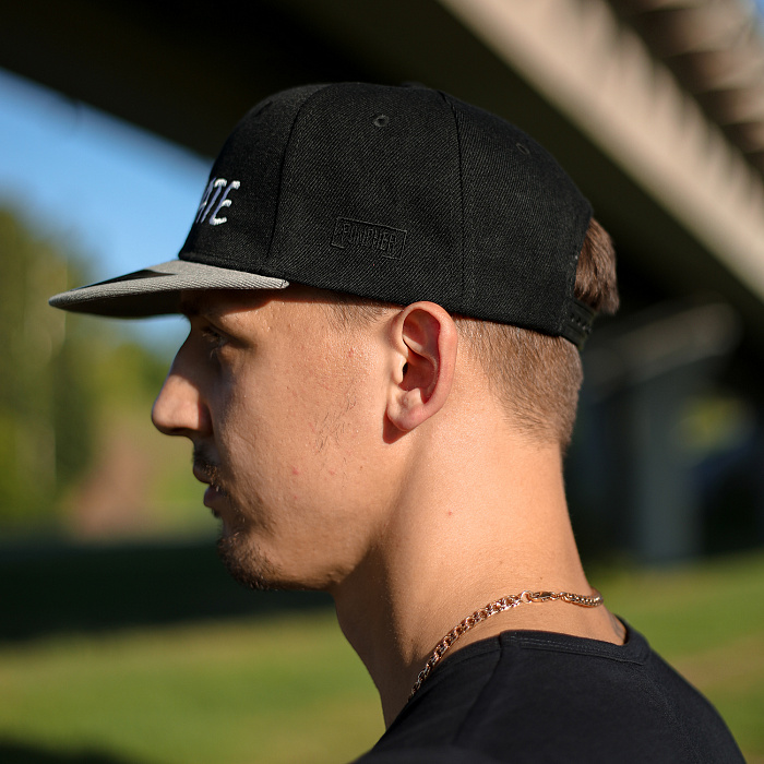 Бейсболка КАРАТЕ черно-серая