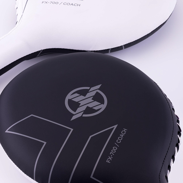 Тренировочные боксерские ракетки FIGHTEXPERT Coach (кожа Vegan100% , , черный/белый, ,) 