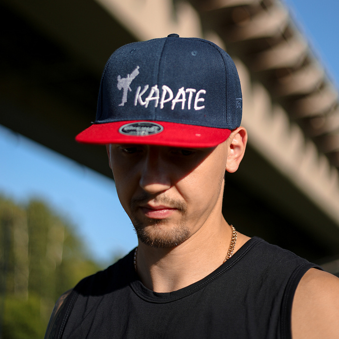 Бейсболка КАРАТЕ сине-красная 