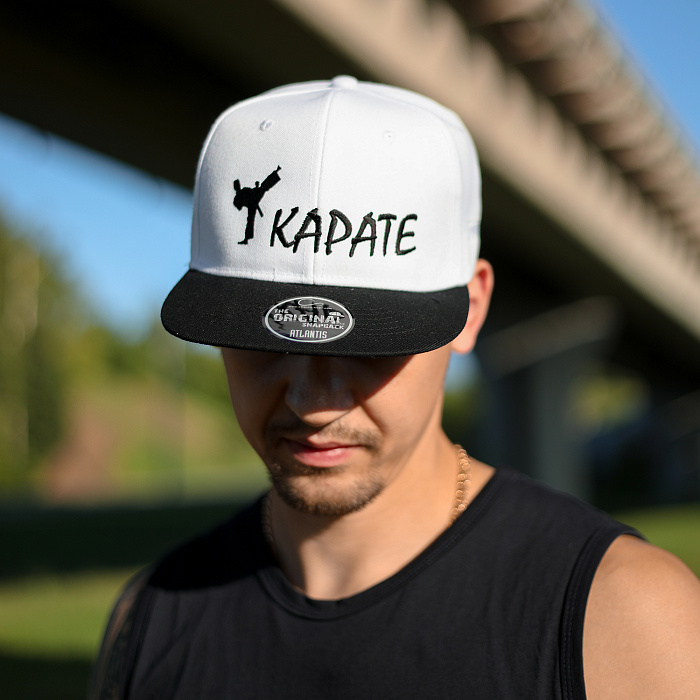 Бейсболка КАРАТЕ бело-черная
