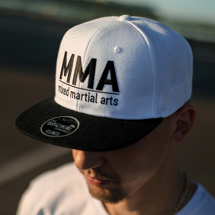 Бейсболка MMA бело-черная 